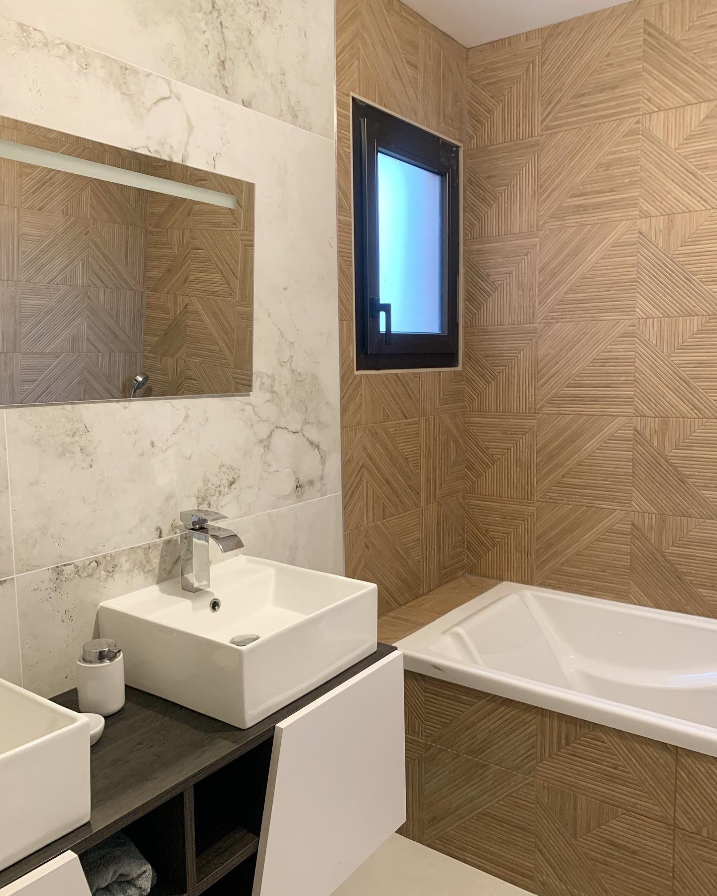101 photos de salle de bains moderne qui vous inspireront  Salle de bains  moderne, Photo salle de bain, Led salle de bain